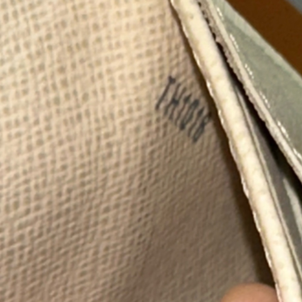 Louis Vuitton Damier Azur Sarah Wallet 2008 France  -full inclusion EUC - Picture 8 of 8